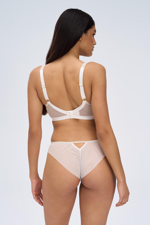 Damska bielizna z koronki, eleganckie figi i biustonosz