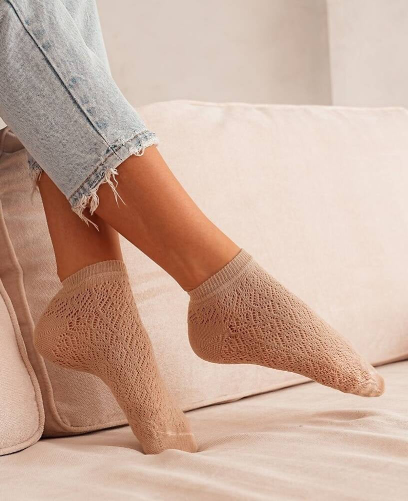 Milena s prolamovanými chodidly