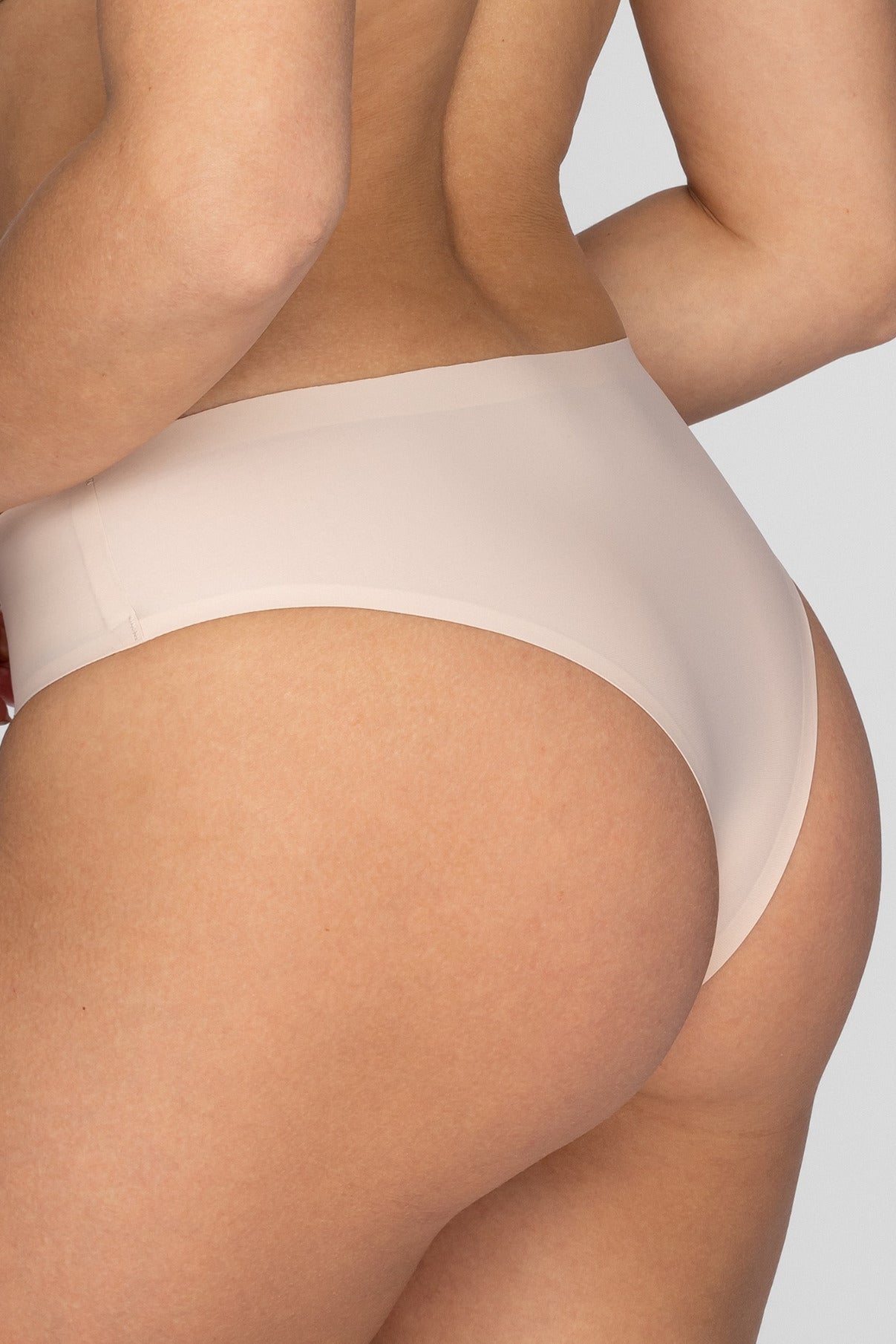 Nipplex Silvia Majtki Brazyliany w beżowym kolorze, wygodna bielizna damska