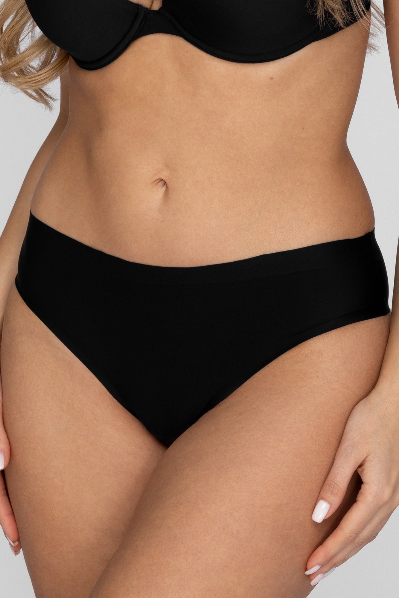 Nipplex Silvia Majtki Brazyliany w czarnym kolorze, elegancka bielizna damska